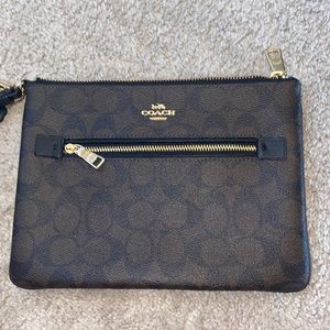 Coach gallery large wristlet